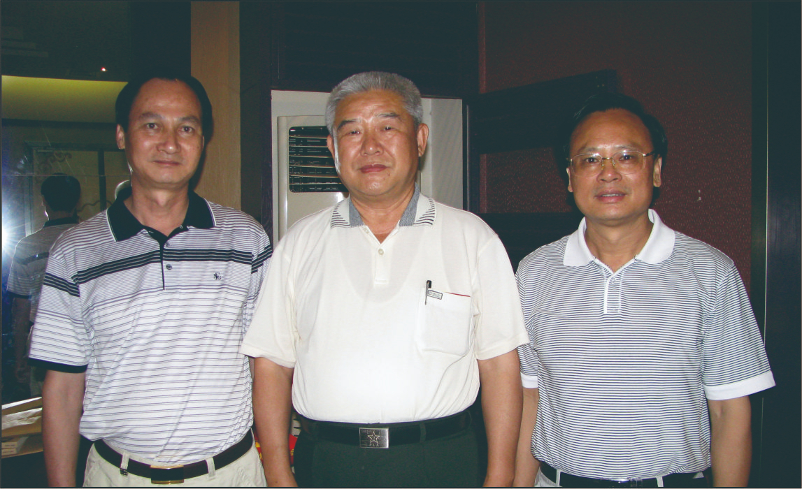 廣西區(qū)發(fā)改委領(lǐng)導(dǎo)陪同中國人民解放軍總參謀部政治部主任賈雪陽軍（照片中）到公司實(shí)地考察，并給予“好安節(jié)電器”高度評價(jià)